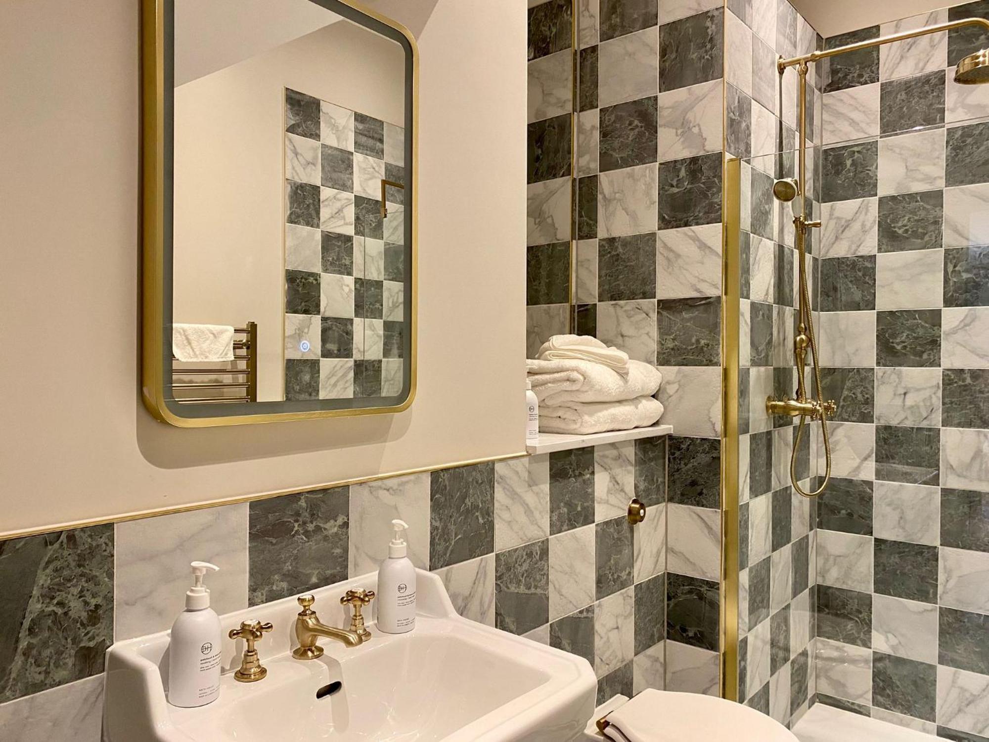 Aparthotel Railway House By Chateau Anna *